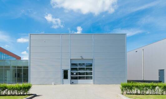 Konstrukcje stalowe jako fundamenty dla nowoczesnych centrów logistycznych