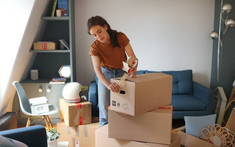 Jakie usługi dodatkowe oferują firmy podczas kompleksowych przeprowadzek mieszkań?