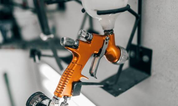 Malowanie proszkowe felg: jak nowoczesne technologie wpływają na jakość usługi?