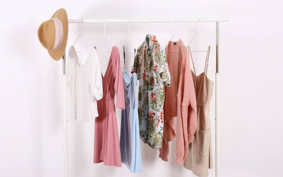 Jedwabne sukienki – gdzie klasyka spotyka się z awangardą