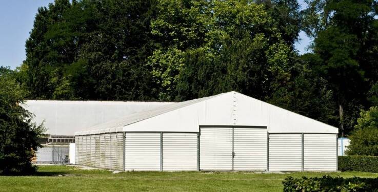 Zastosowanie namiotów halowych w przemyśle – korzyści i możliwości