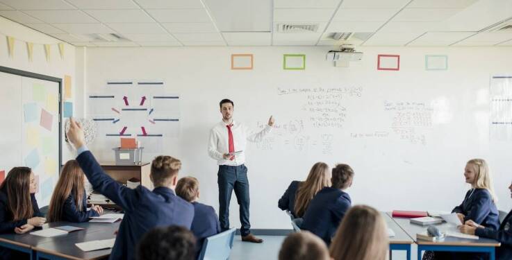 Nowoczesne metody nauczania na kursach maturalnych z fizyki – co warto wiedzieć?