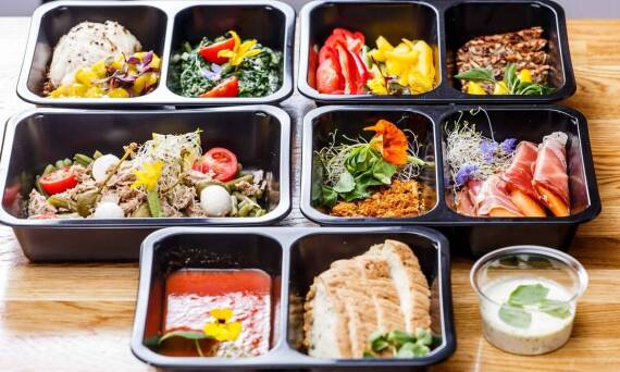 Przewodnik po diecie keto w ofercie taniego cateringu dietetycznego Głogów