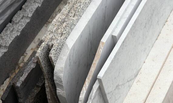 Przegląd najnowszych trendów w projektowaniu parapetów marmurowych