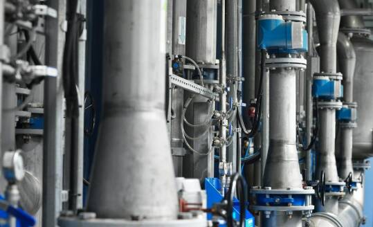 Jak wynajem korków hydraulicznych wspiera modernizację sieci kanalizacyjnych?