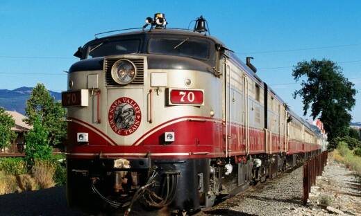 Wydarzenia patriotyczne z kolejką wąskotorową: co oferujemy?