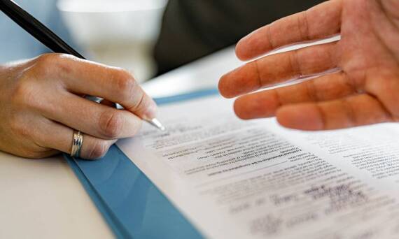 Poręczenia wadialne: czym różnią się od innych form zabezpieczeń finansowych?