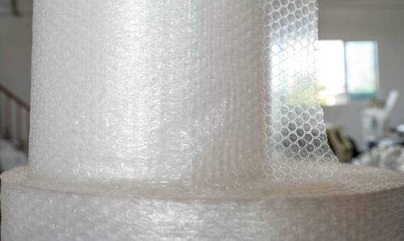 Wykorzystanie folii bąbelkowej do ochrony produktów spożywczych w transporcie