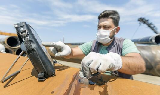 Jakie materiały dachowe poleca dobry dekarz w Piasecznie?