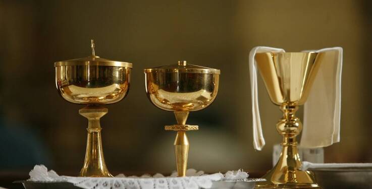 Jak konserwacja naczyń liturgicznych wpływa na ich wartość historyczną?