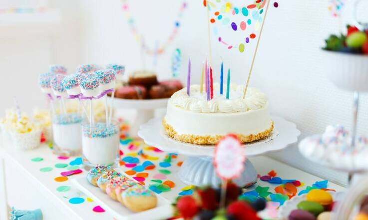 Jak catering może pomóc w organizacji wyjątkowego przyjęcia urodzinowego?