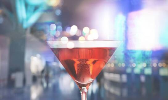 Czy warto wybierać owocowe drinki zamiast standardowych napojów z procentami?