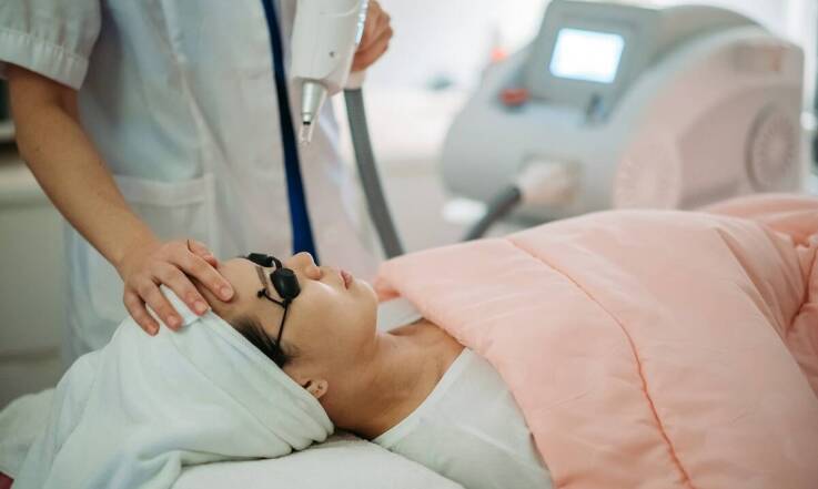 Nowoczesne technologie w kosmetyce: fale radiowe a elastyczność skóry