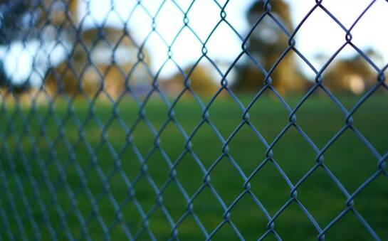 Wybór trampoliny sportowej – na co zwrócić uwagę przy zakupie?