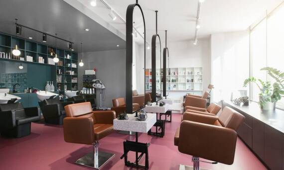 Szydłowiec fryzjer: Jakie zabiegi pielęgnacyjne warto wybrać?