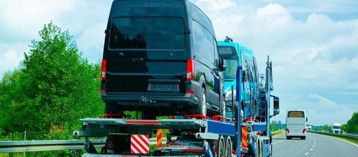 Proces door-to-door w transporcie aut z Holandii – jak to działa?