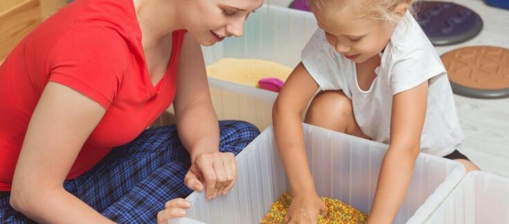 Jakie techniki stosuje neurologopeda dziecięcy w pracy z dziećmi autystycznymi?