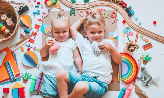 Jakie elementy personalizacji są najbardziej popularne wśród klientów zamawiających maskotki?