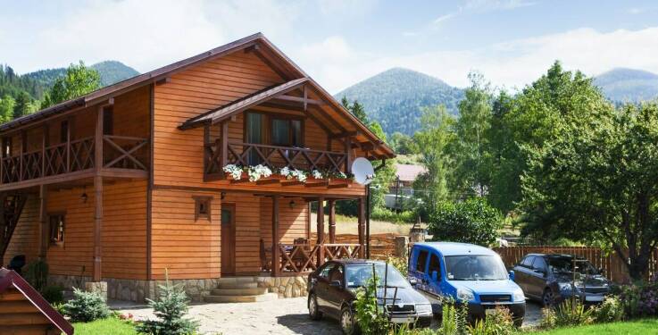 Drewniane domki w Orlicy: komfortowy wypoczynek przez cały rok