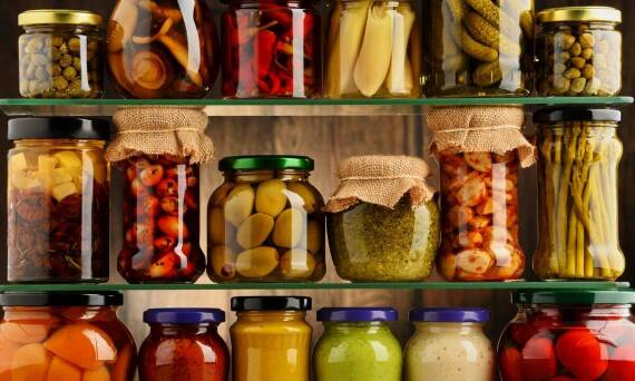 Odkryj różnorodność smaków dzięki warzywom w puszce i pastom curry