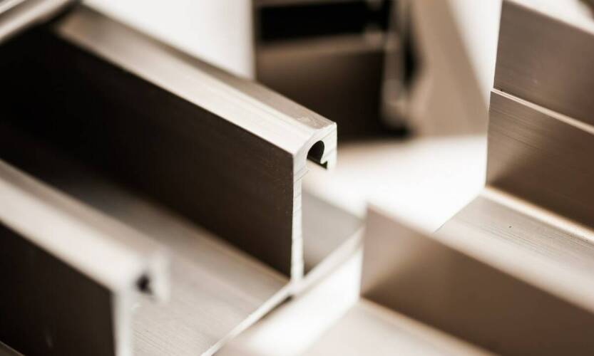 Jak profile stalowe przyczyniają się do efektywności energetycznej budynków?