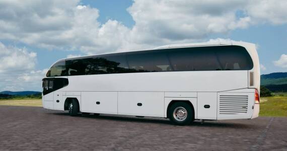 Jak wybrać odpowiedni autokar w Poznaniu dla dużej grupy turystycznej?