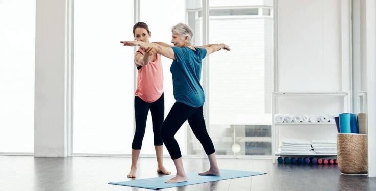 Jak pilates na reformerach z wieżą wspiera zdrowy tryb życia osób starszych?