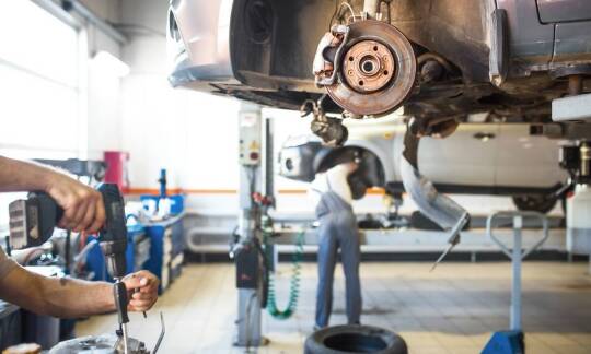 Dlaczego warto wybrać serwis BMW do naprawy zawieszenia?