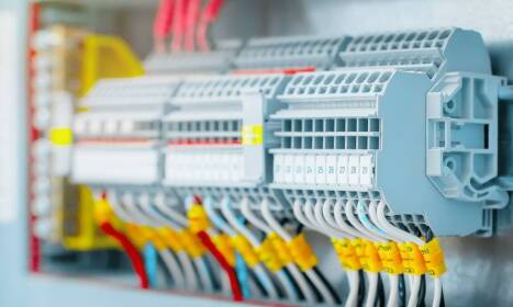 Przekaźniki bezpieczeństwa a ochrona środowiska – czy mają wpływ?