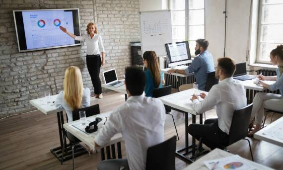 Jak biuro księgowe może wspierać placówki oświatowe?