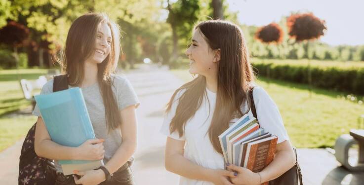 Jak różnorodność kulturowa wzbogaca doświadczenia na obozach angielskiego za granicą?