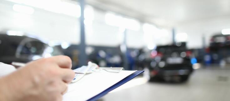 Wynajem auto lawety a wymagane dokumenty: poradnik dla początkujących