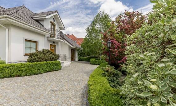 Jak kostka brukowa może zwiększyć wartość estetyczną Twojego ogrodu?