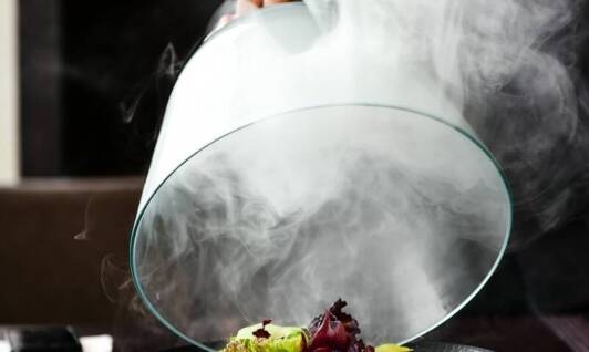 Tradycyjne smaki kuchni polskiej w nowoczesnej odsłonie w restauracji