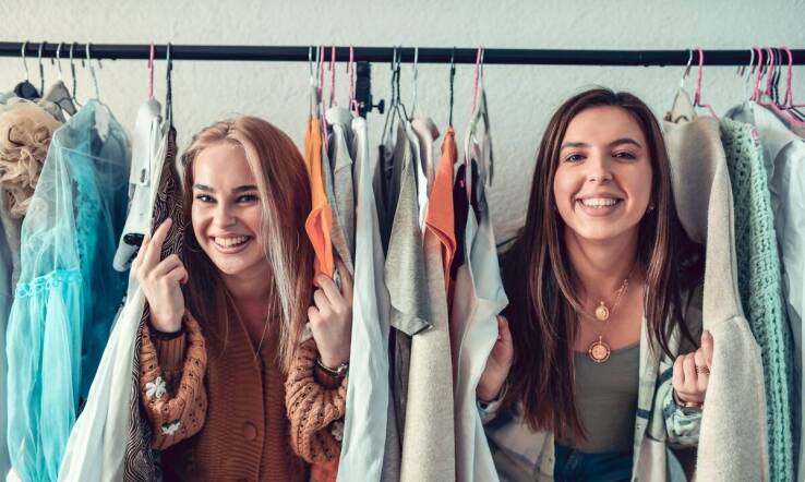 Profesjonalne farbowanie jako sposób na odświeżenie garderoby