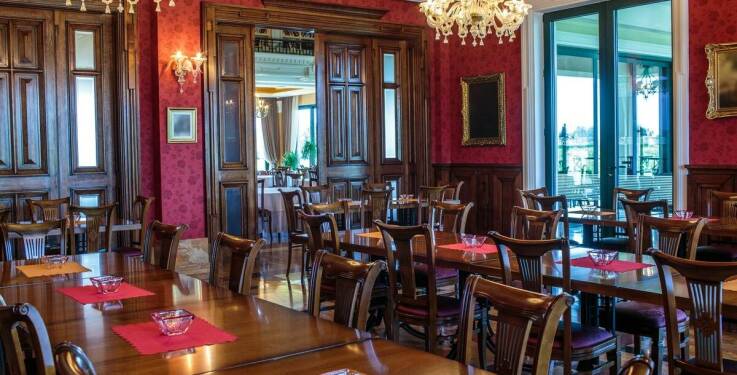 Kawiarniane ściany malowane ręcznie – ich wpływ na atmosferę