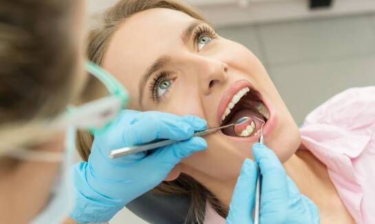 Rola lakierowania i lakowania zębów u dentysty w Tczewie