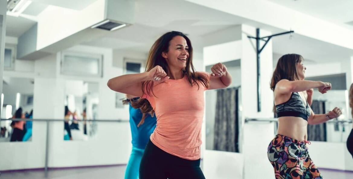 Skuteczne techniki rozgrzewki przed ćwiczeniami na biceps