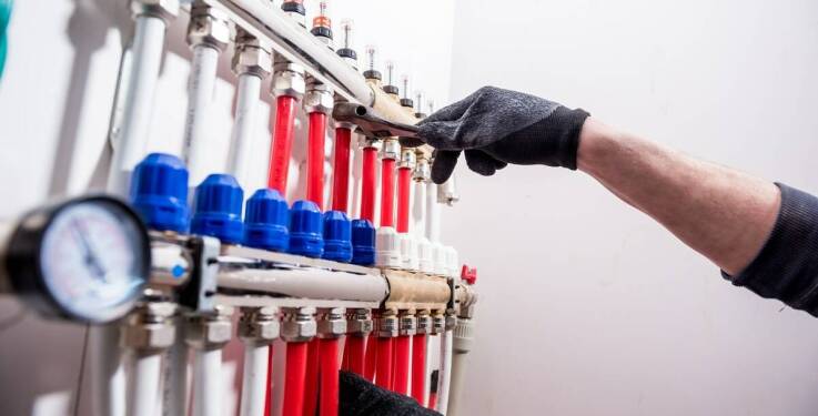 Dlaczego zakuwanie węży siedlce jest kluczowe dla trwałości systemu?