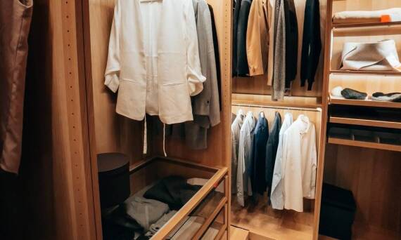 Kosze na buty w garderobie – porządek i wygoda