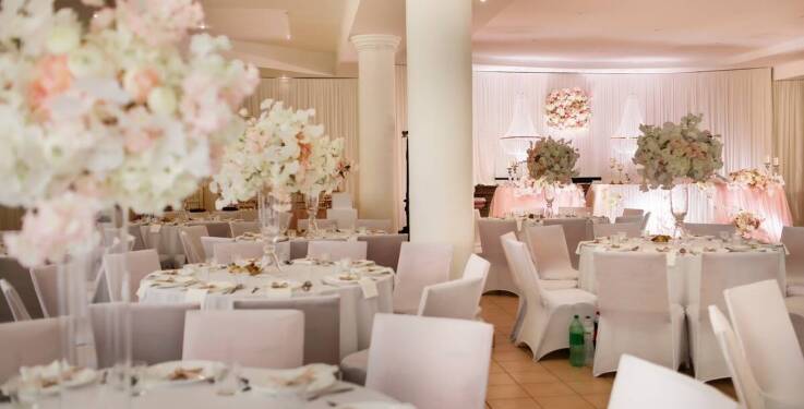 Personalizacja wystroju sali weselnej – co warto wiedzieć?