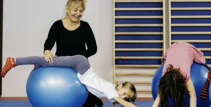 Jakie korzyści przynosi fizjoterapia dzieci w kontekście zaburzeń posturalnych?