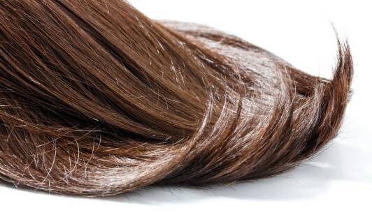 Jak dbać o doczepiane włosy metodą microrings, aby zachować ich piękno?