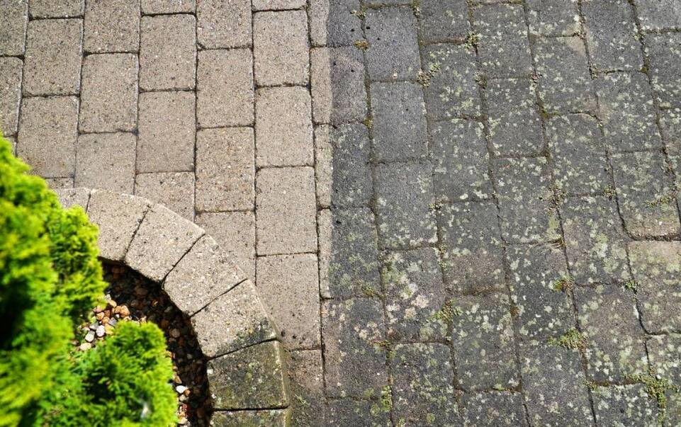 Jak mycie ciśnieniowe poprawia wygląd i trwałość kostki brukowej