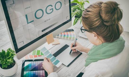 Banda reklamowa w strategii promocyjnej małych firm – skuteczne zastosowania