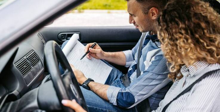 Jakie korzyści niesie ze sobą elastyczny harmonogram zajęć w auto szkole?