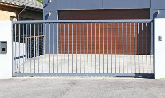 Zalety zastosowania automatyki w bramach wjazdowych