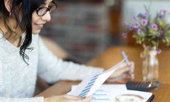 Jakie są kluczowe aspekty przy wyborze ubezpieczenia dla przedsiębiorstw?