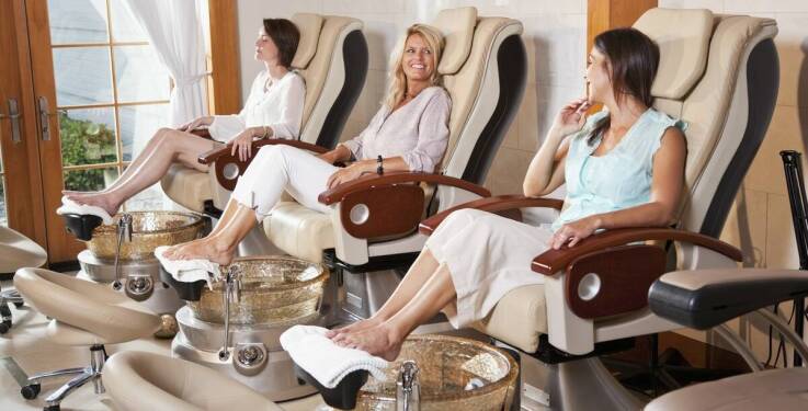 Dlaczego warto zdecydować się na pedicure bródno w renomowanym salonie?