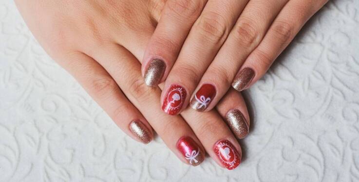 Różnorodność kolorów w manicure – jak dopasować je do swojego stylu?